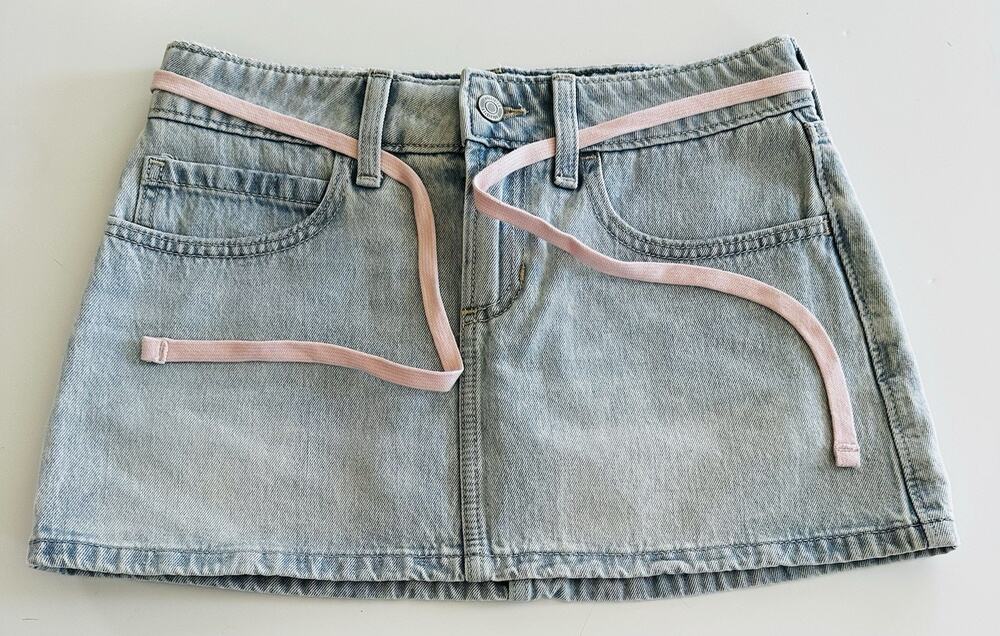 Hollister Women's Light Blue Denim Mini Skirt Pink Tie Closure Pockets Size 00